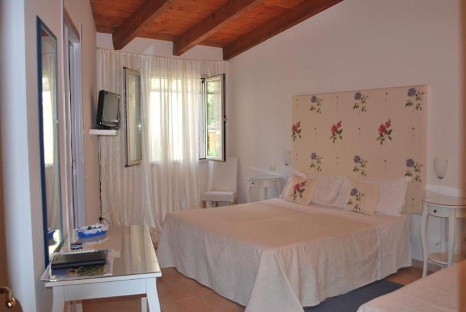 B&B La Jacaranda Affittacamere SantʼAntìoco Buitenkant foto
