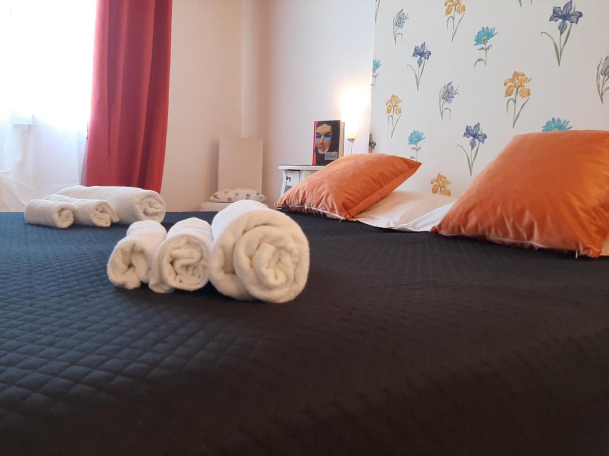 B&B La Jacaranda Affittacamere SantʼAntìoco Buitenkant foto